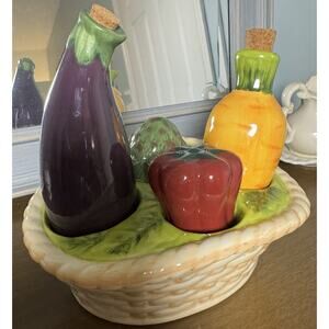 Style Eyes By Baum Bros 5 Piece Set, Salt & Pepper Shakers And Decanters, Basket